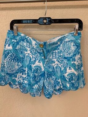 Lilly Pulitzer Blue & White Scallop Hem Women's Shorts. Size 2.